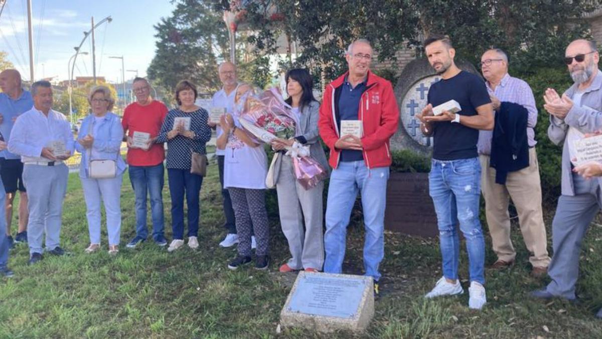 El homenaje a los asesinados en A Volta dos Nove, ayer, en Panxón.