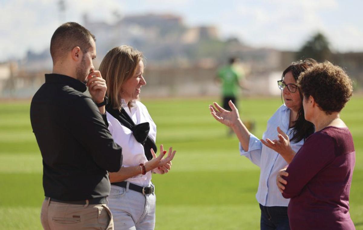 Vargas explica la situación de las familias.  |