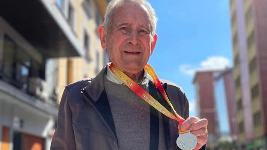 El abuelo &quot;runner&quot; de Langreo al que no se le resiste carrera: Efrén García se proclama campeón de España de cross a los 87 años