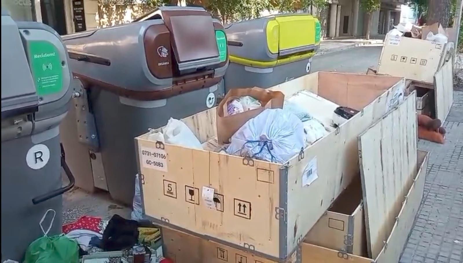Els contenidors de Manresa, plens a vessar