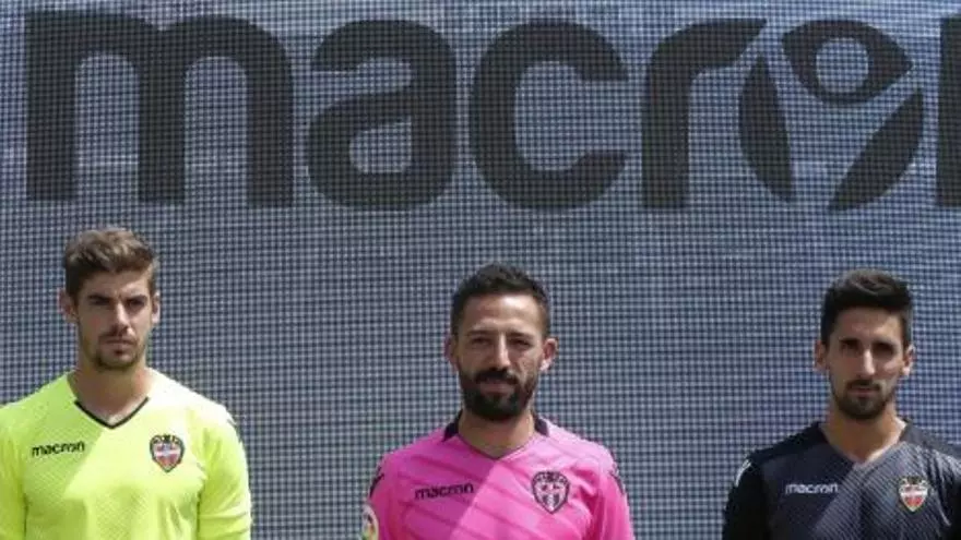 El Levante UD recupera  el color blanquinegro