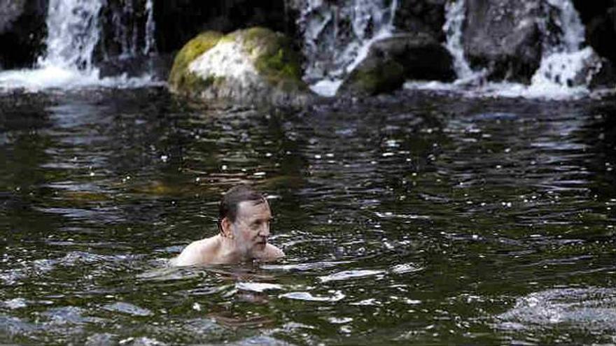 Chapuzón de Rajoy en el río Umía