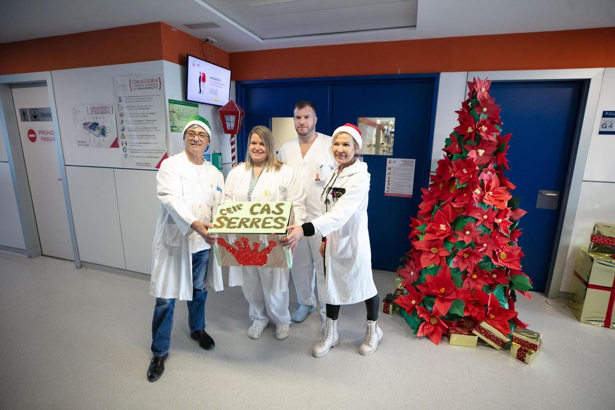 Las postales navideñas de los alumnos de Cas Serres llegan un año más al Hospital Can Misses Las postales navideñas de los alumnos de Cas Serres llegan un año más al Hospital Can Misses