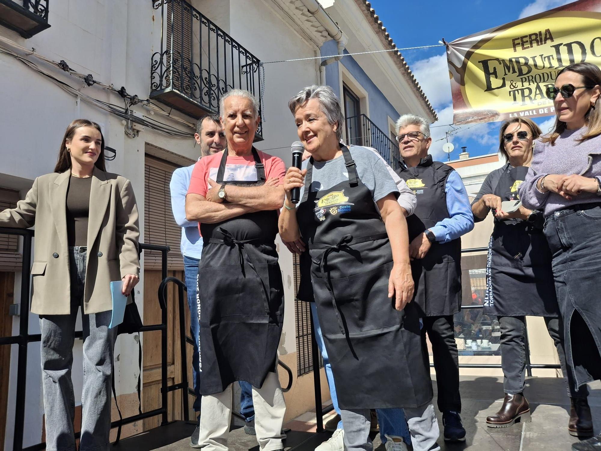Las imágenes de la deliciosa feria del embutido de la Vall de Pop y Senija