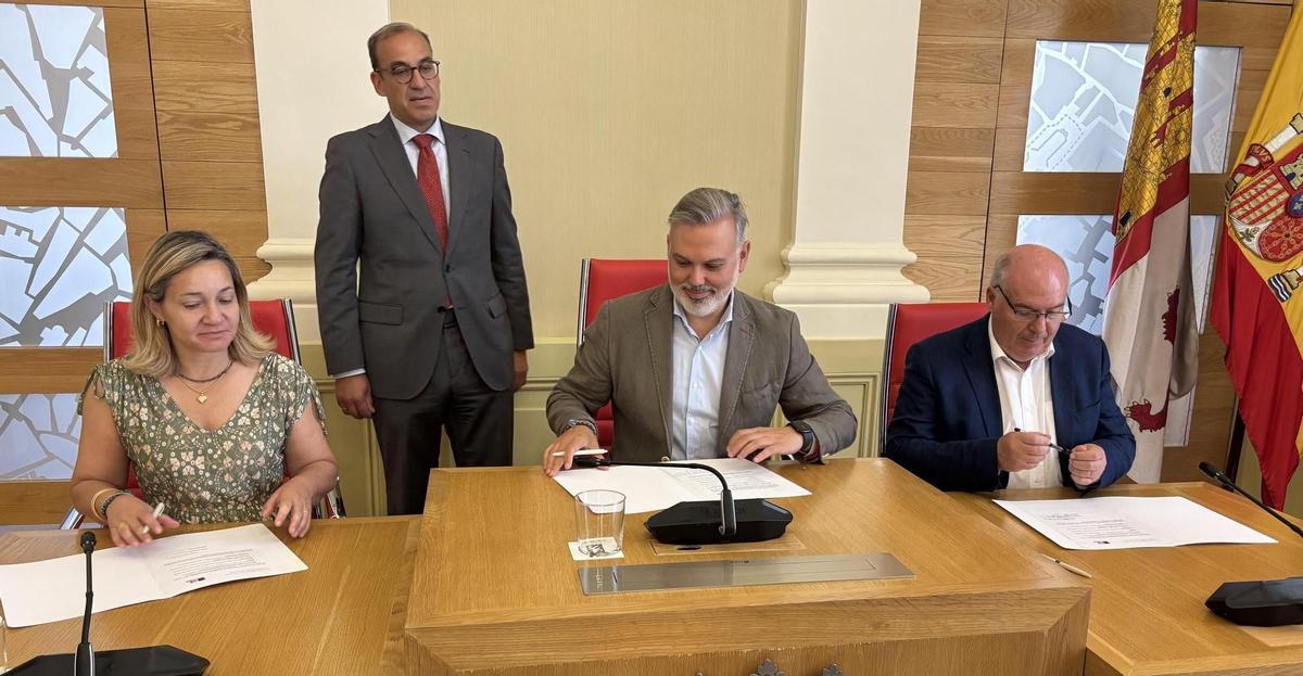 La presidencia de Triurbir pasó de Plasencia a Cáceres en el mes de julio.