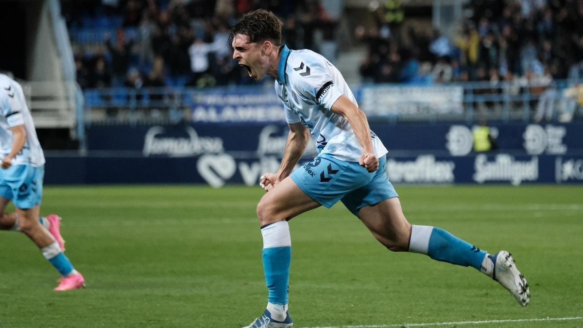 Jokin Gabilondo celebra un gol con el Málaga.