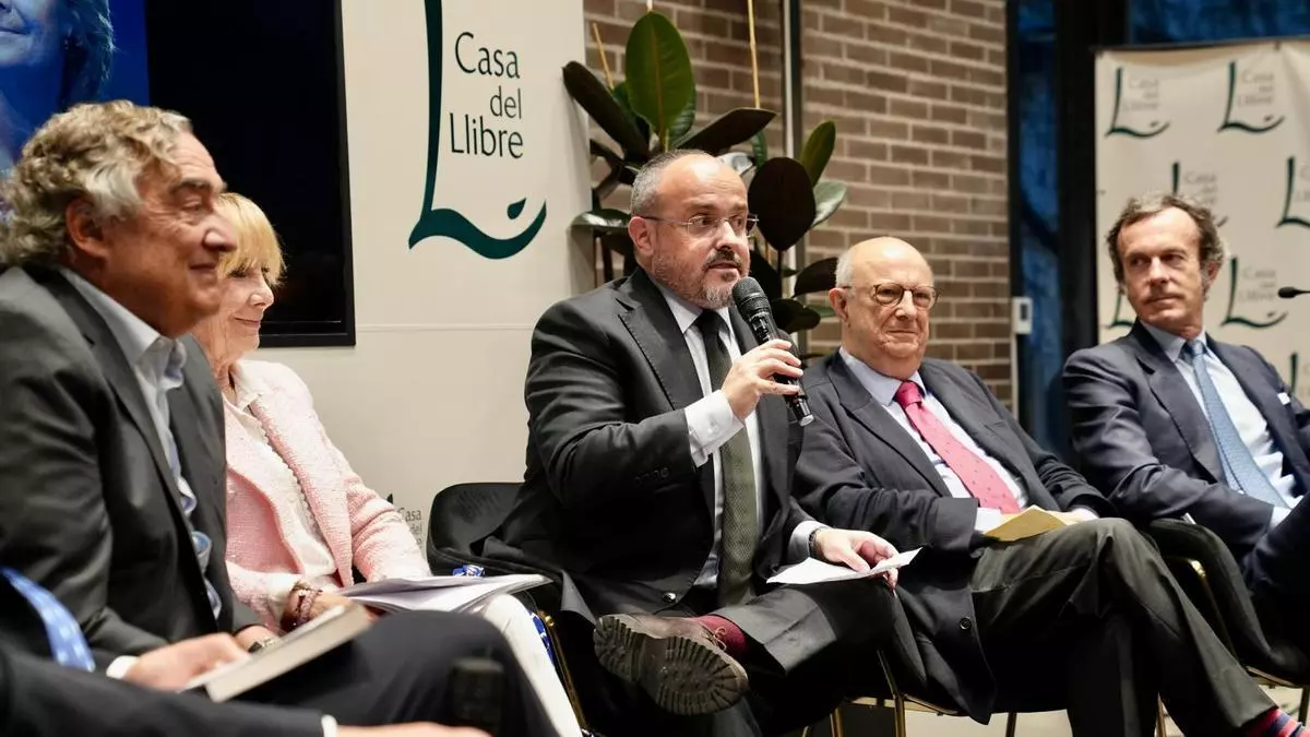El presidente del PP catalán reivindica ante Esperanza Aguirre la "derecha liberal" que encarna la expresidenta madrileña