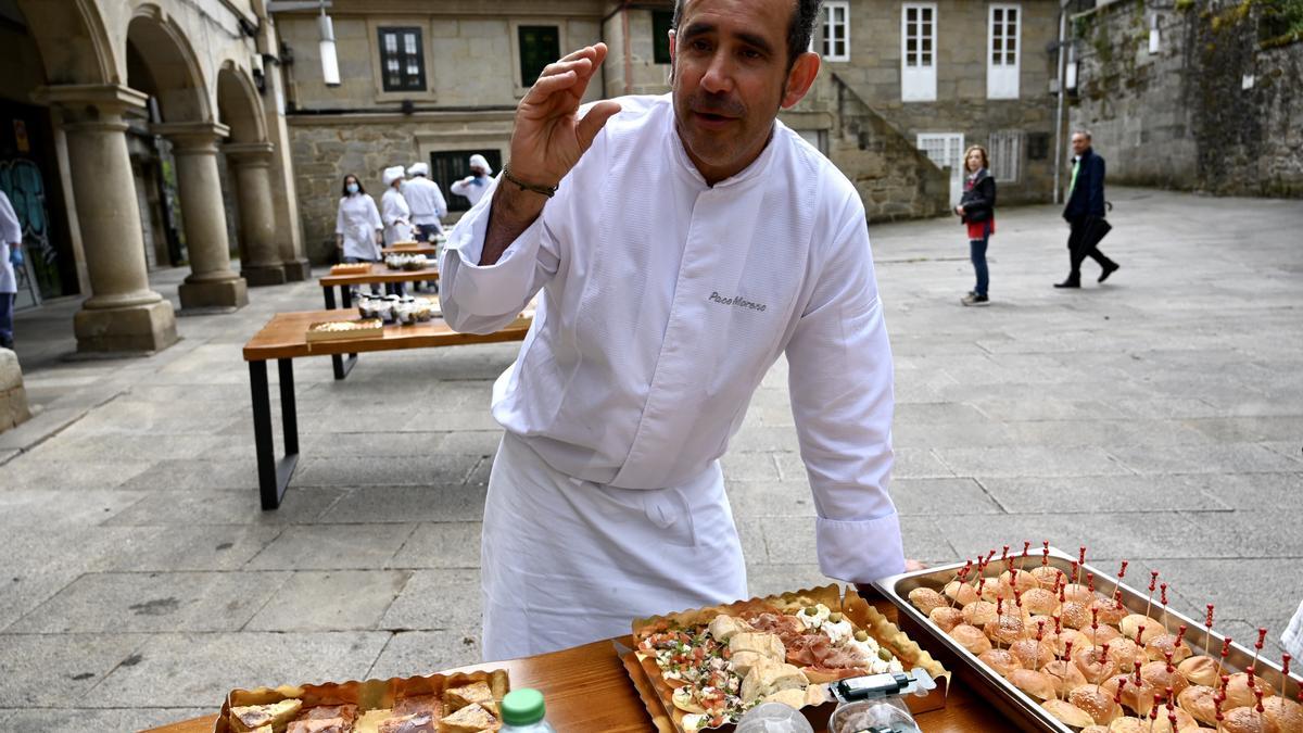 Paco Moreno, uno de los profesores que encabezó a los benjamines del centro en la preparación del menú del evento gastronómico.