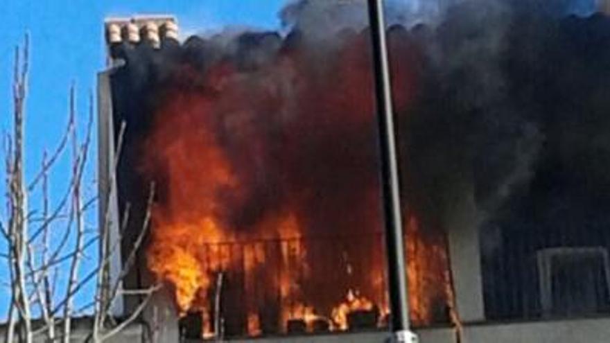 Crema la cuina d&#039;un apartament de Cadaqués sense causar ferits