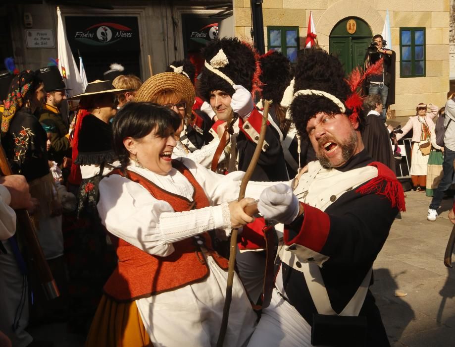 La representación de la expulsión de las tropas invasoras francesas congrega en el casco histórico a miles de personas para disfrutar del broche de oro a un fin de semana de fiesta.