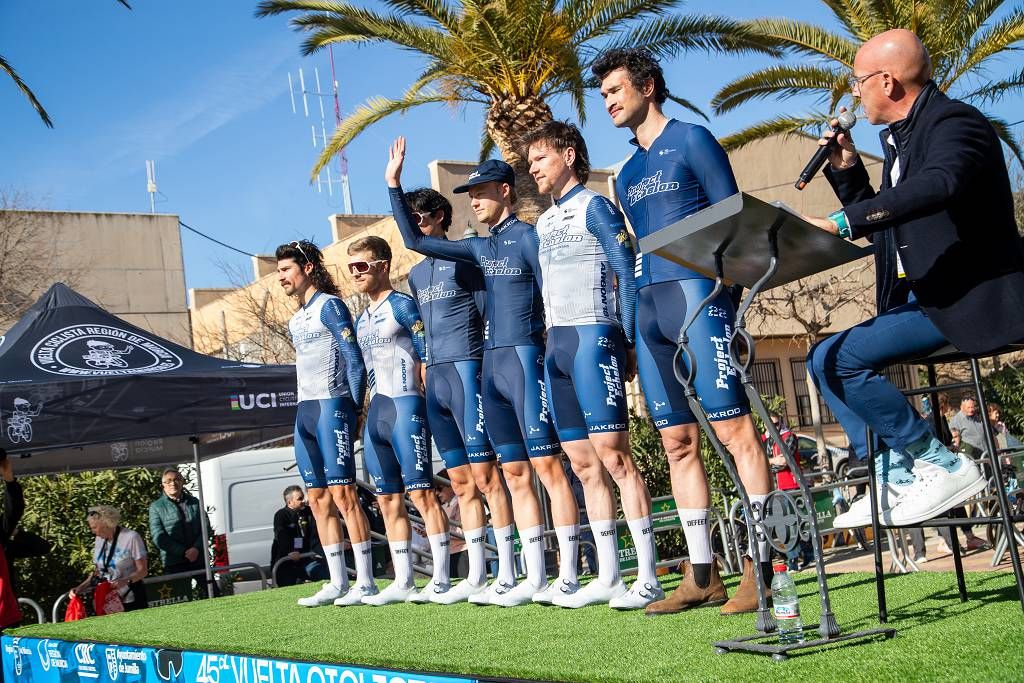 Vuelta Ciclista a Murcia: imágenes de la salida en Jumilla