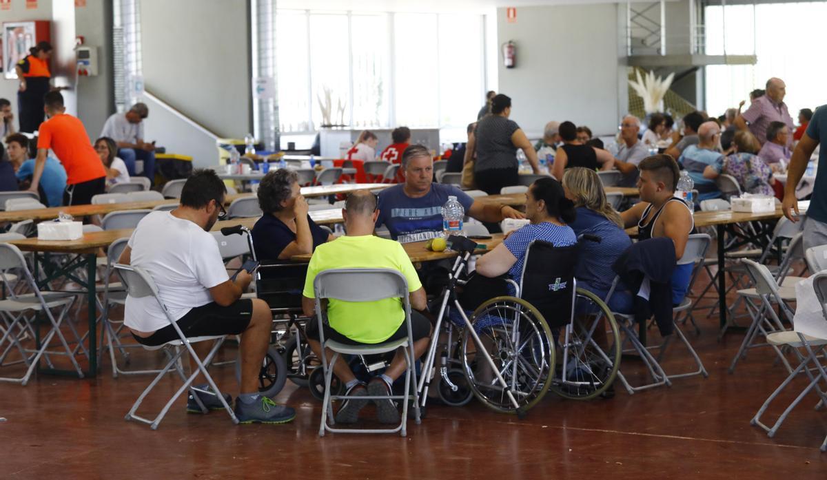 El recinto ferial de Calatayud acoge a los evacuados por el incendio.