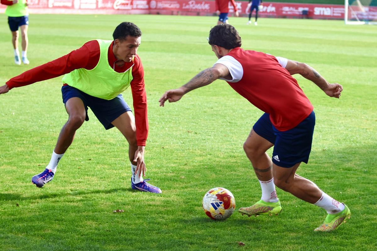 Los jugadores del Tarazona, durante el entrenamiento de este viernes antes de la visita del Europa.