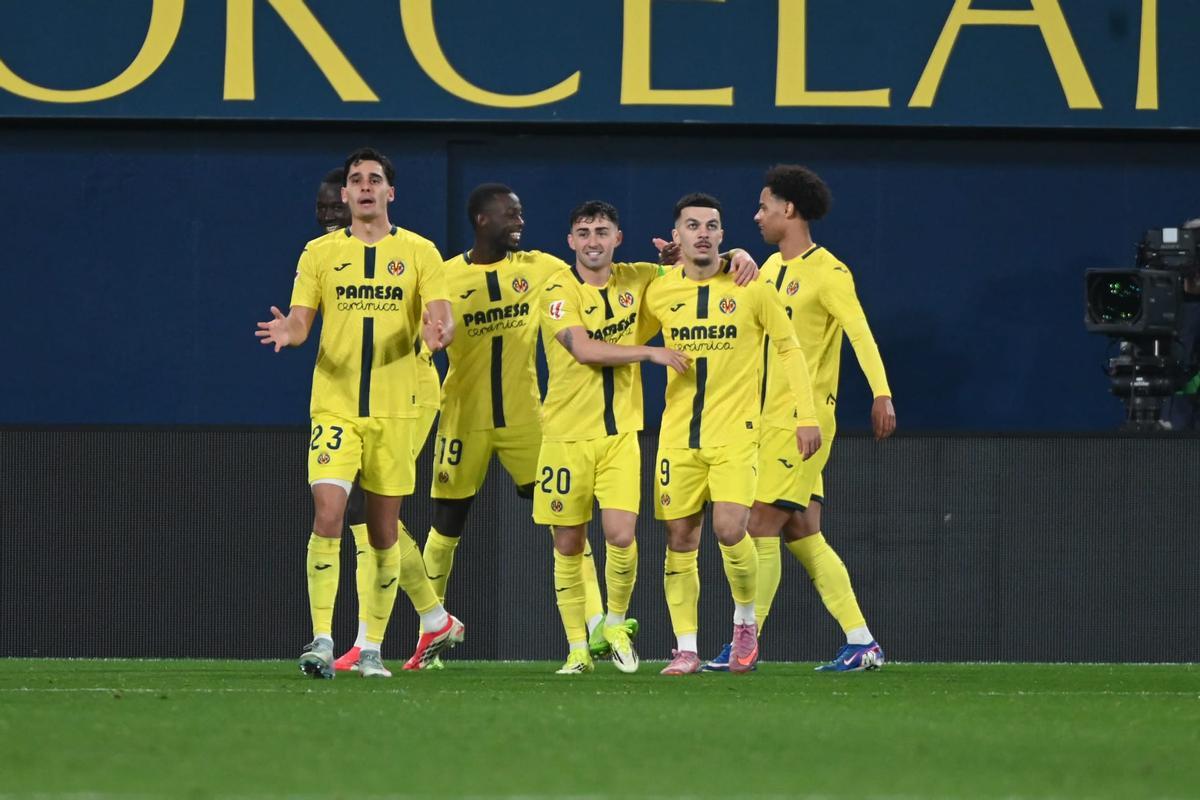 La celebración amarilla del gol de Nico Pepe