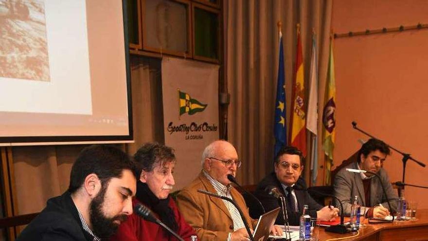 Varela, ayer, en la mesa con Unsain, Dapena y Fernández Prado.