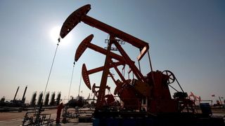 El petróleo se dispara más de un 4% tras el ataque de Irán sobre Israel