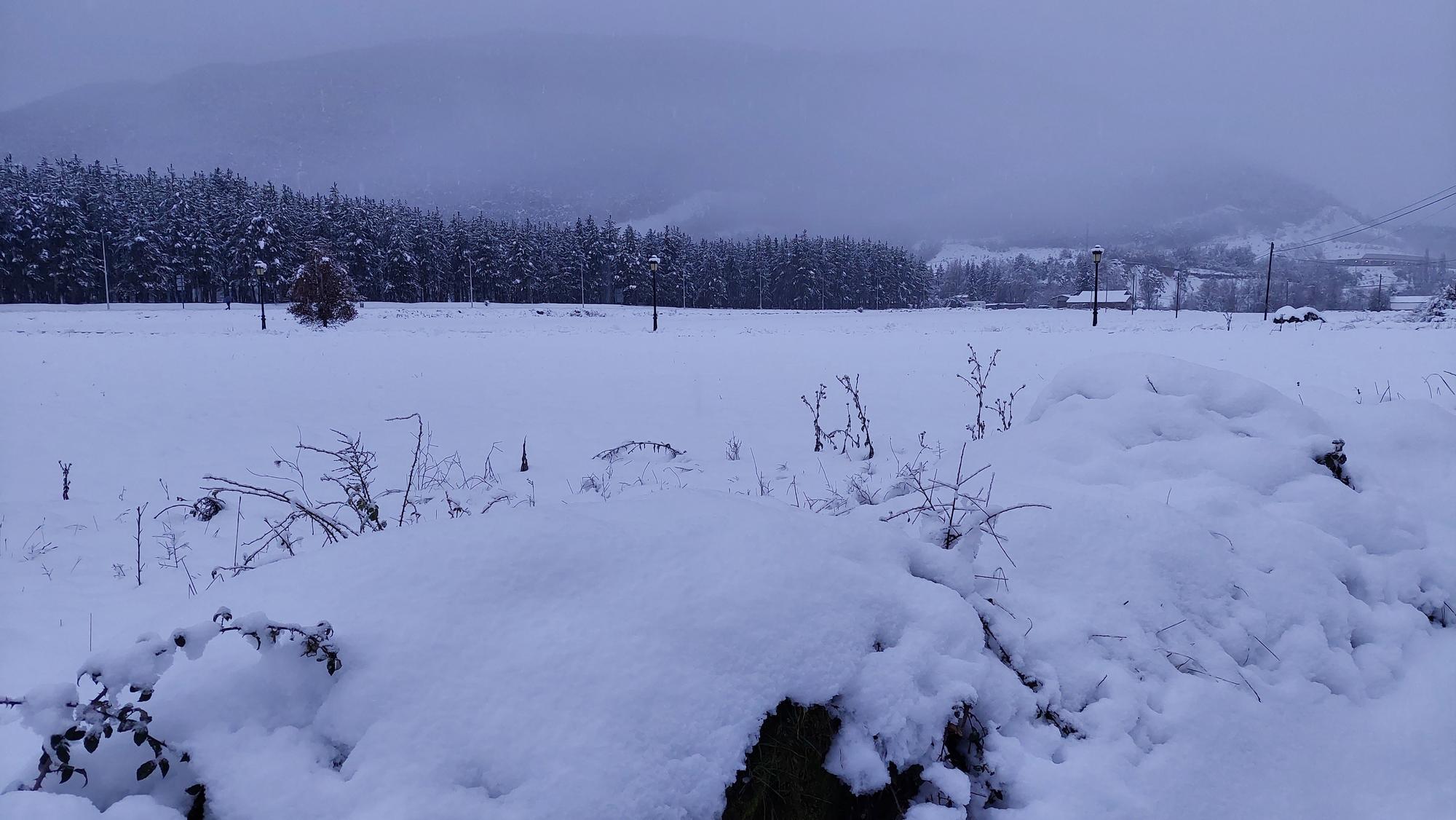 La borrasca Gérard cubre el norte de Aragón de nieve