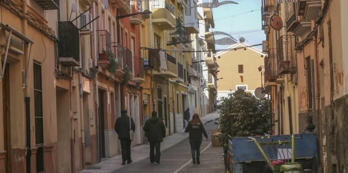 Calle del casco antiguo de Xixona, la localidad más pequeña de la provincia con título de ciudad.