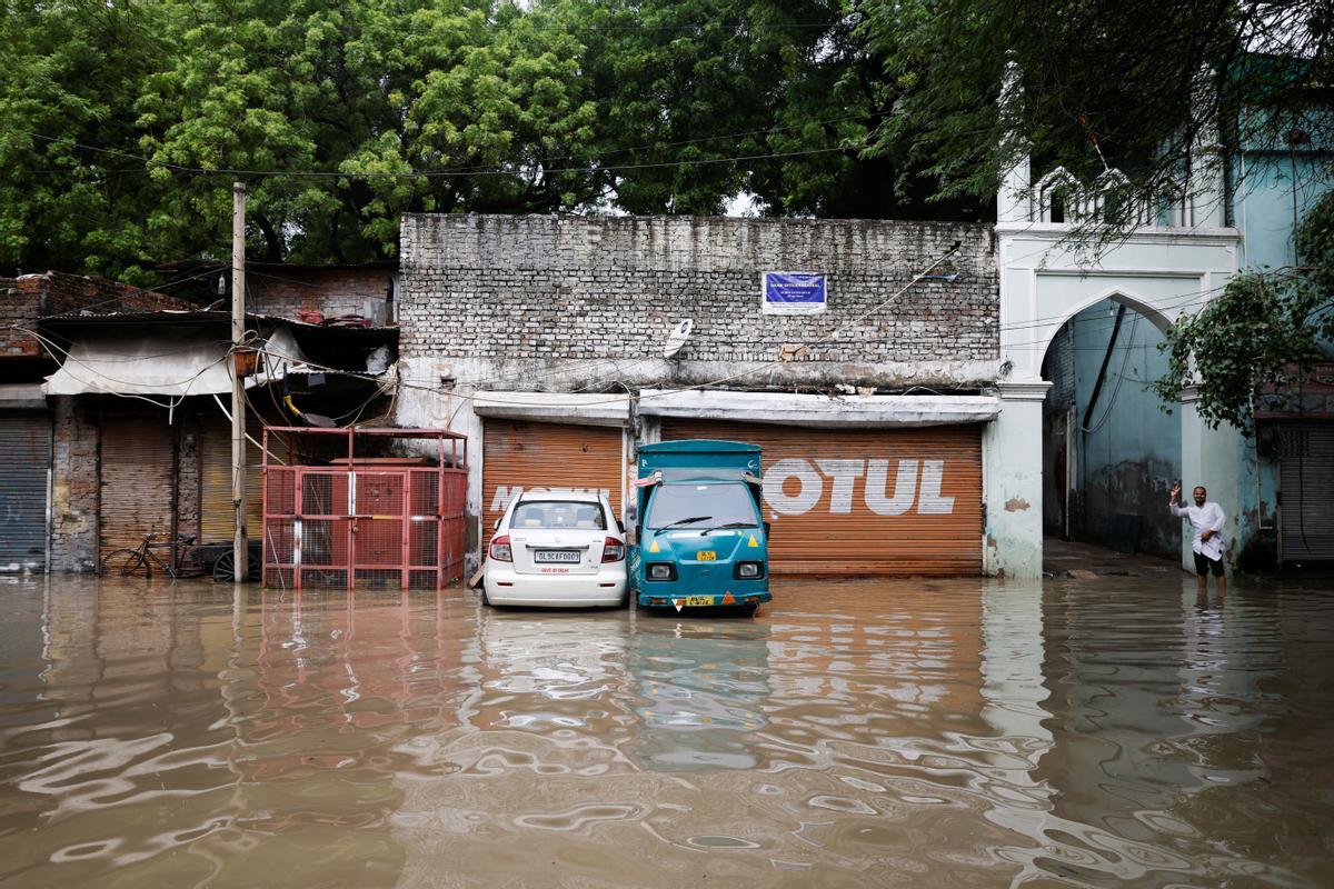 El río Yamuna se ha desbordado debido a las lluvias monzónicas en Nueva Delhi.