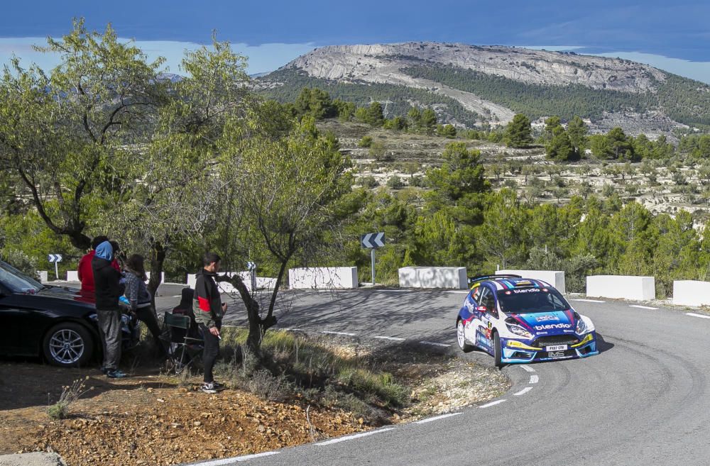 Fuster toma el mando en el Rallye de La Nucía.