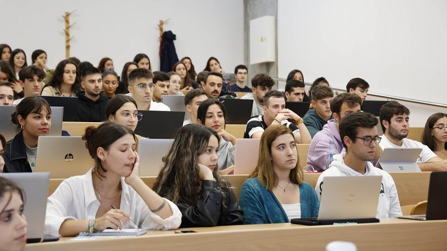 Uno de cada cinco universitarios con empleo ocupa un puesto manual y sin cualificar