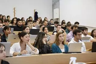 Uno de cada cinco universitarios con empleo ocupa un puesto manual y sin cualificar