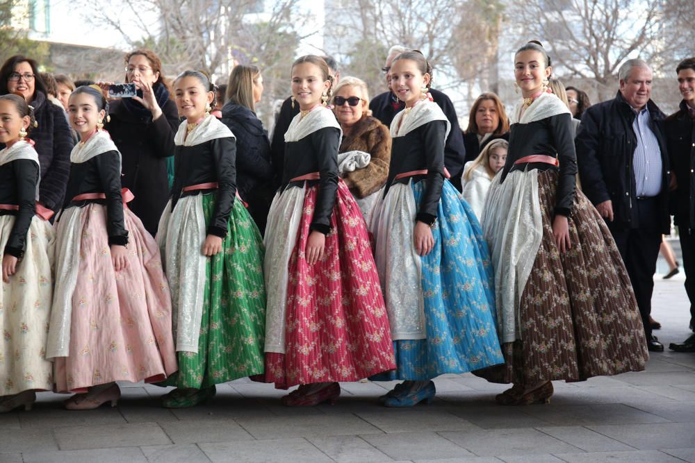 Estreno del jubón negro de la corte de la fallera mayor infantil 2019