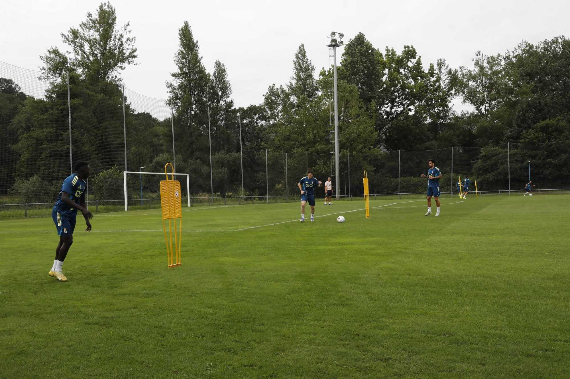 En imágenes: así fue la primera sesión de entrenamientos de Primera en El Requexón con Rodón, Reina y Domingues