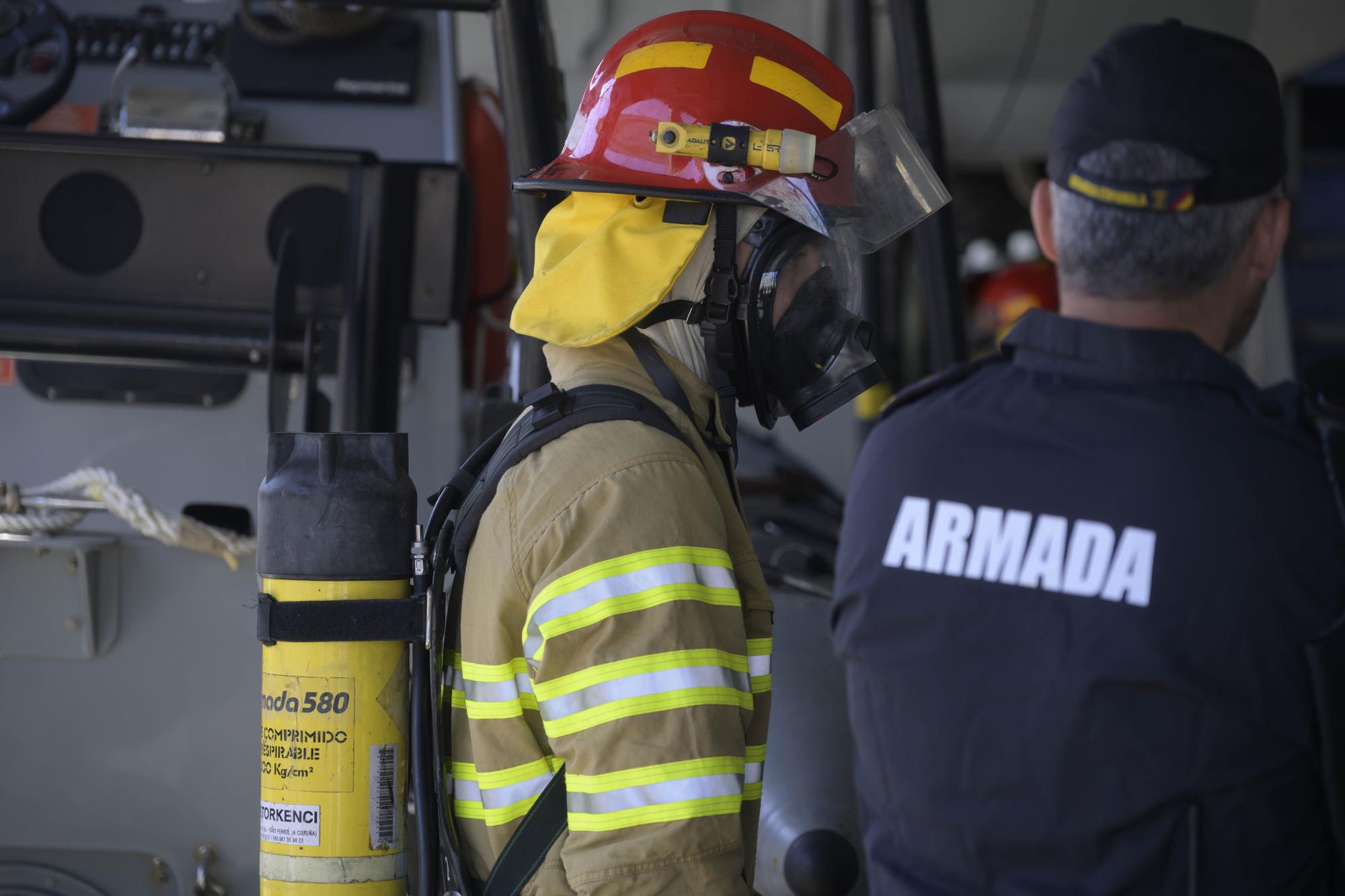 Las imágenes del simulacro de incendio de un buque en el Arsenal de Cartagena