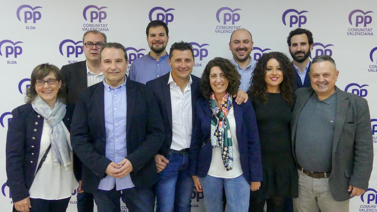 El comité electoral del PP en Elda que lidera el candidato Paco Sánchez.