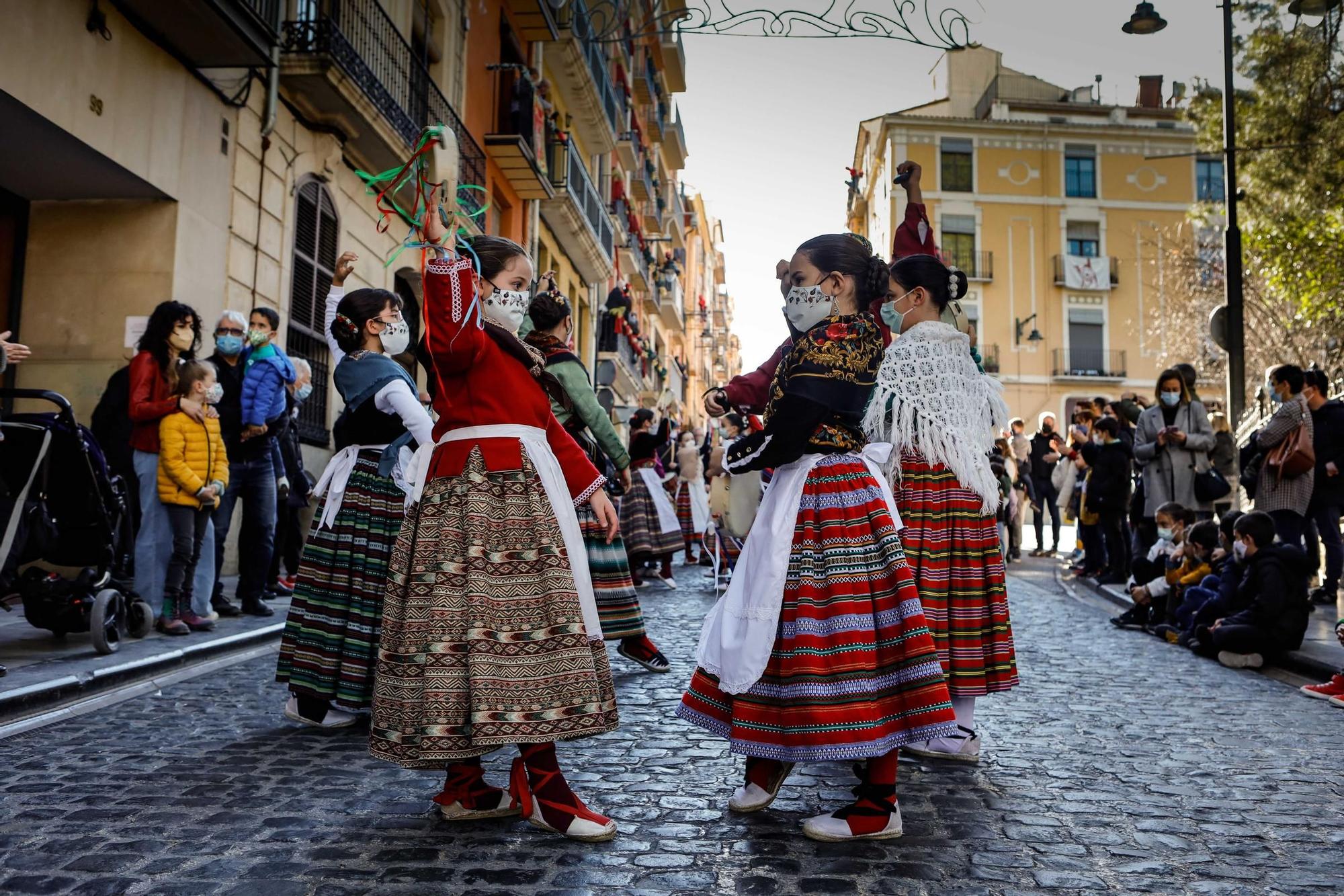 Alcoy da el pistoletazo de salida a su Trilogía del Nadal con el desfile de les Pastoretes