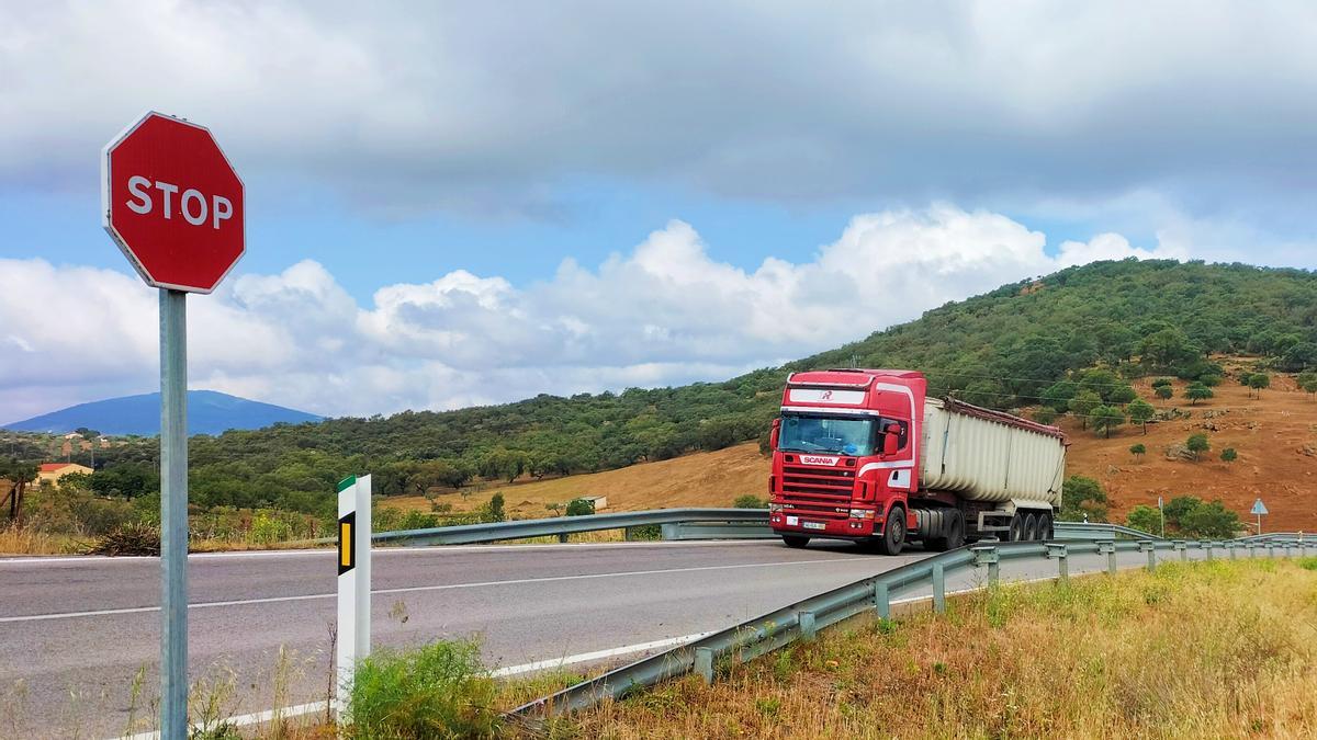 EX 103 en el tramo afectado por las obras que anuncia el ayuntamiento