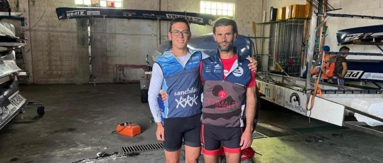 Kevin González y José Manuel Boubeta, remeros en Tirán. | // FARO
