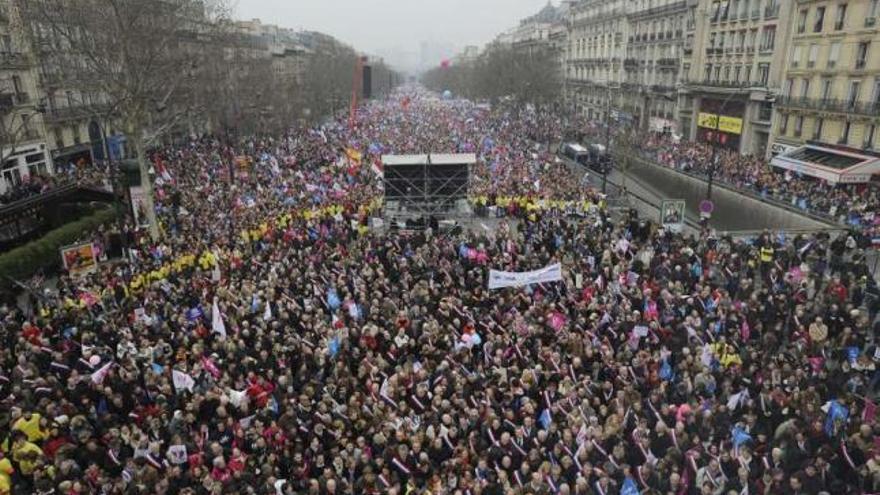 París se lanza a la calle  contra el matrimonio gay