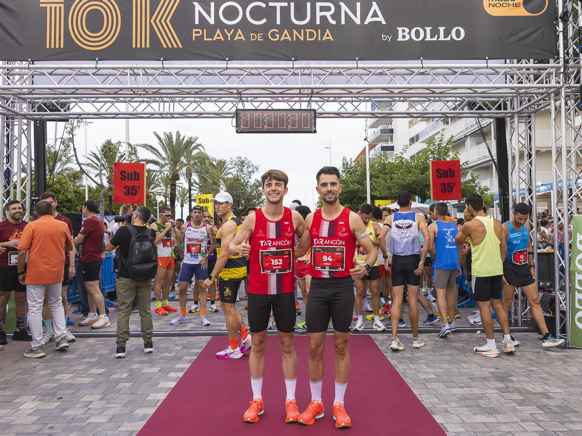 Corredores del Club de Atletismo Tarancón en la última 10K Nocturna de la Playa de Gandia.