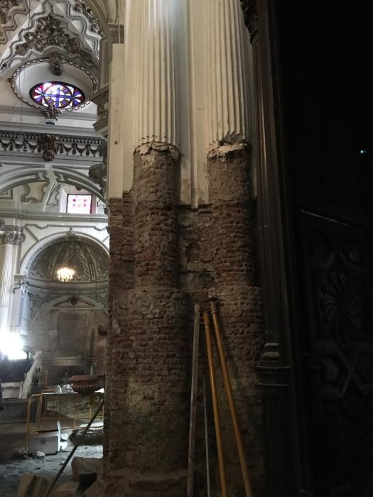 Visita a las obras del interior de la iglesia de Santiago