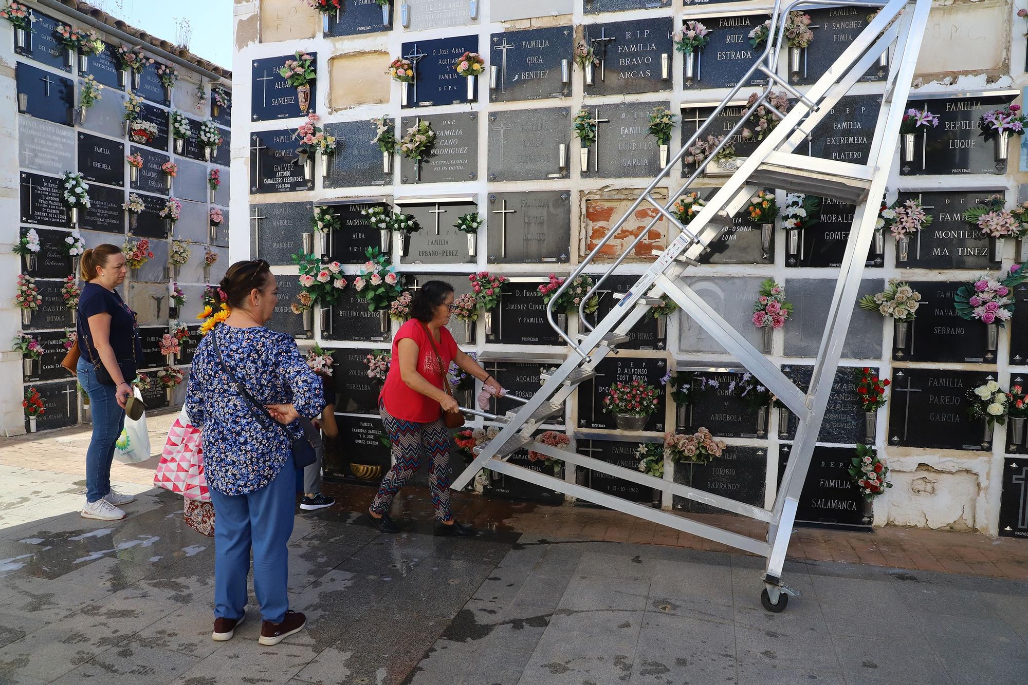 Los cementerios cordobeses se preparan para el Día de Todos los Santos