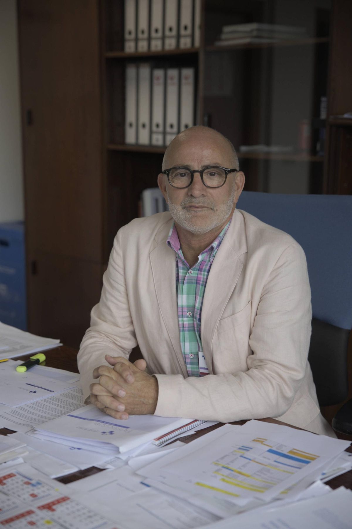 Miguel Rodríguez, en su mesa de trabajo.