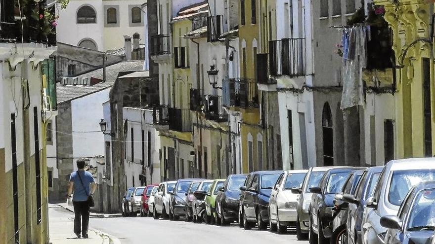 Piden que se adecenten los edificios de la calle Margallo de Cáceres por robos y okupas