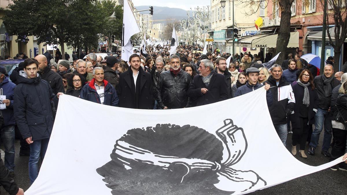 zentauroepp41893791 residents of the corsica island  take the streets behind a f180203182959