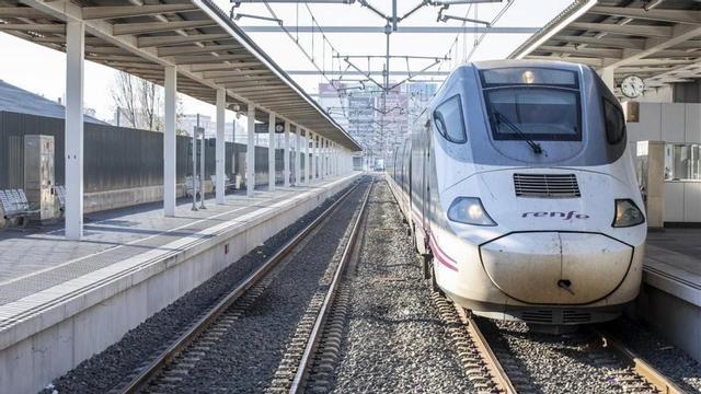 Llegada a Valencia del primer Euromed procedente de Barcelona después de entrar en servicio la nueva variante de Vandellòs