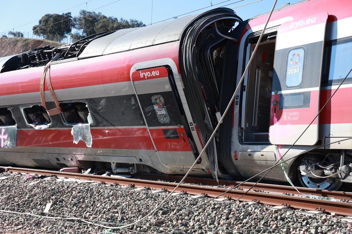 Uno de los vagones del tren Iryo que descarriló en Adamuz