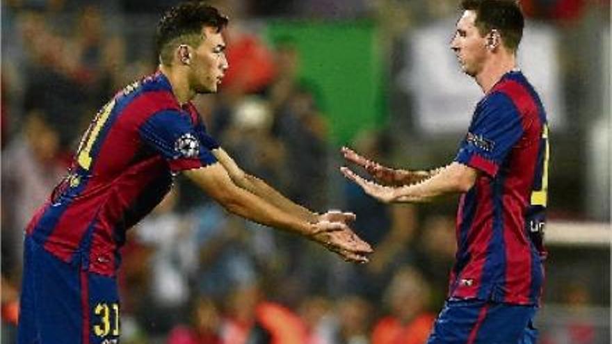 Leo Messi (a la dreta) no va fer precisament cara d&#039;alegria quan va ser substituït per Munir al minut 66