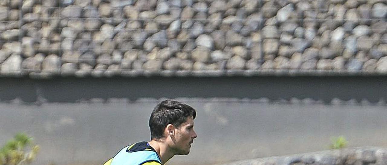 Sergio Ruiz, medio de la UD, durante el entrenamiento matinal. | | JOSÉ CARLOS GUERRA