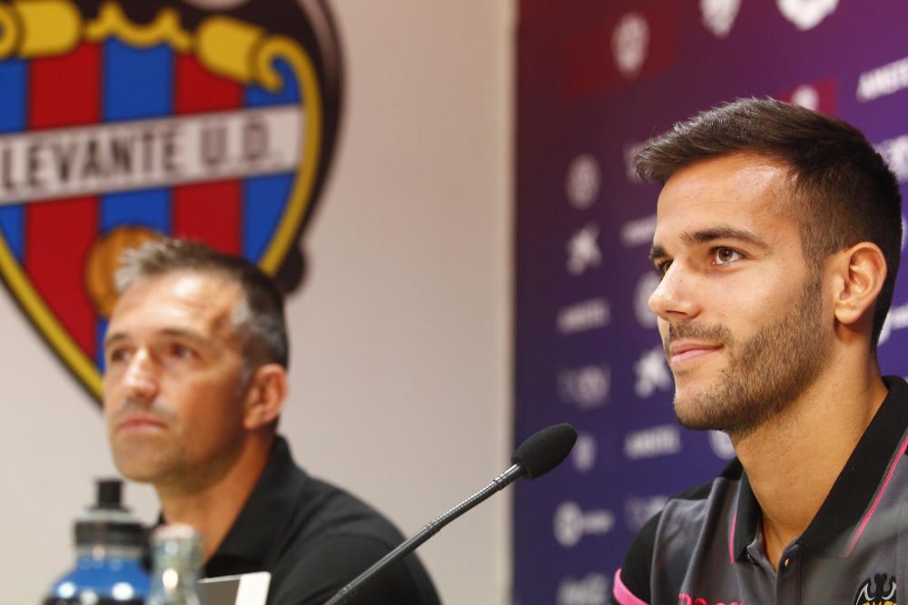 Róber Pier, presentado como jugador del Levante