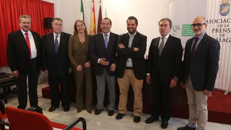 El periodista de La Opinión José Antonio Sau (centro), junto a Ruiz Espejo, Peón, Nogueras, Jorge Alcántara, Pilar Calatayud y Bonastre.