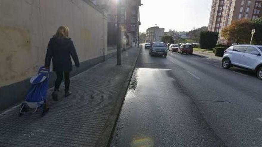 La calle Magdalena, en el punto en el que hay una fuga de agua.