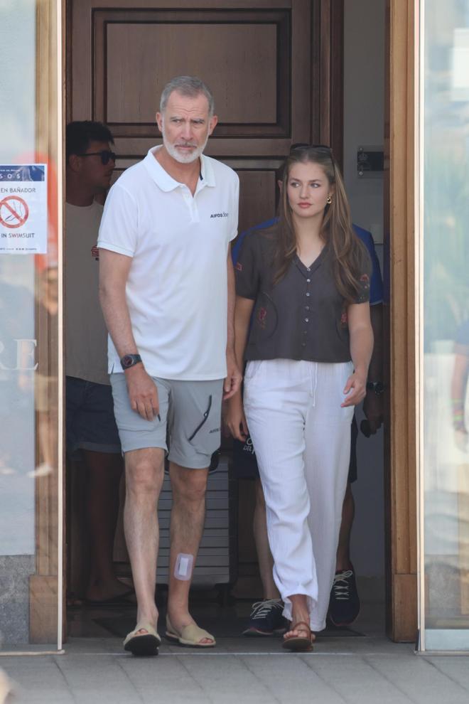FOTOS | La Princesa Leonor sorprende al acudir con el Rey Felipe a la Copa del Rey de vela