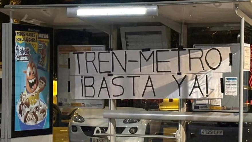 Carteles de protesta en el Port de Sagunt