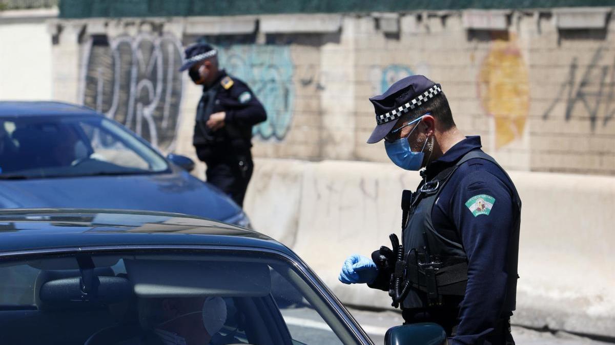 Denunciados cinco negocios en Málaga, tres por permitir las cachimbas compartidas